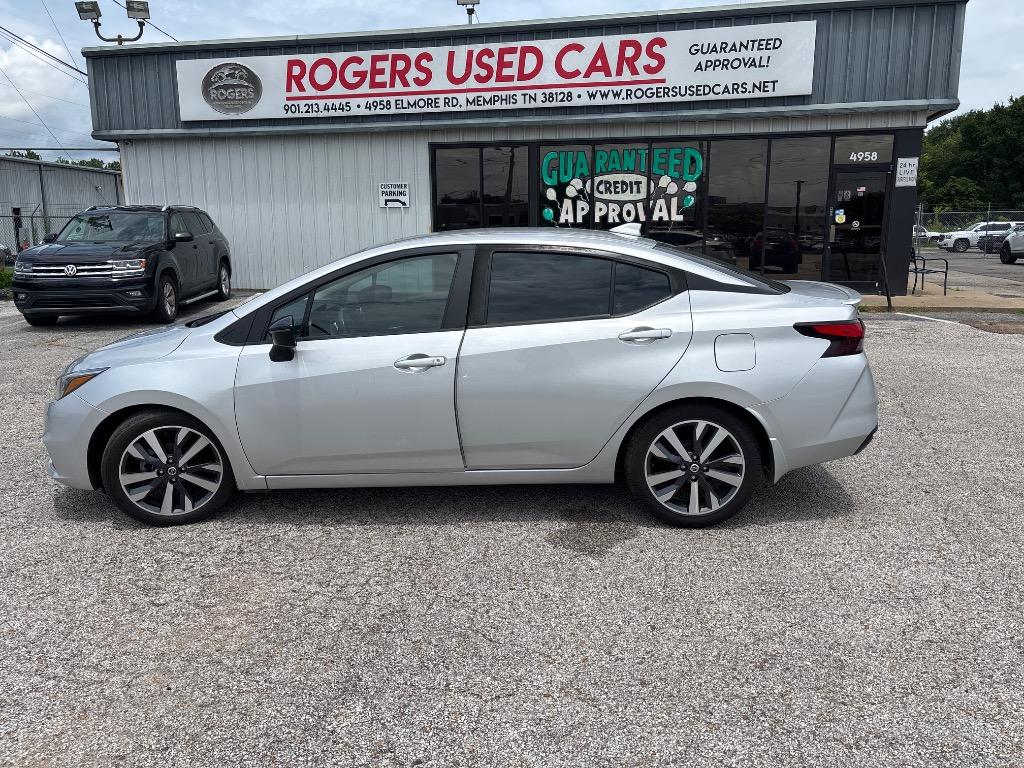 2020 Nissan Versa Sedan SR's photo